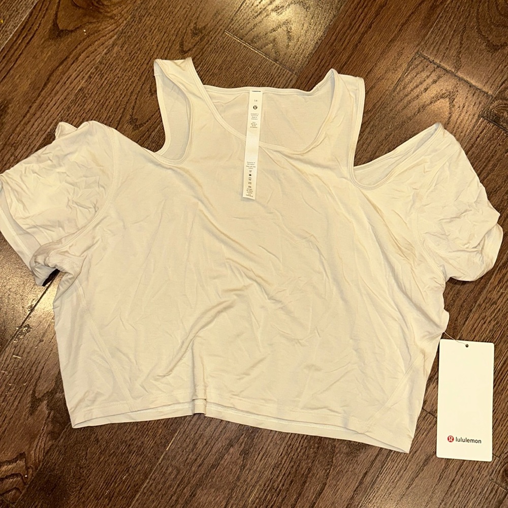 Lululemon new with tags top